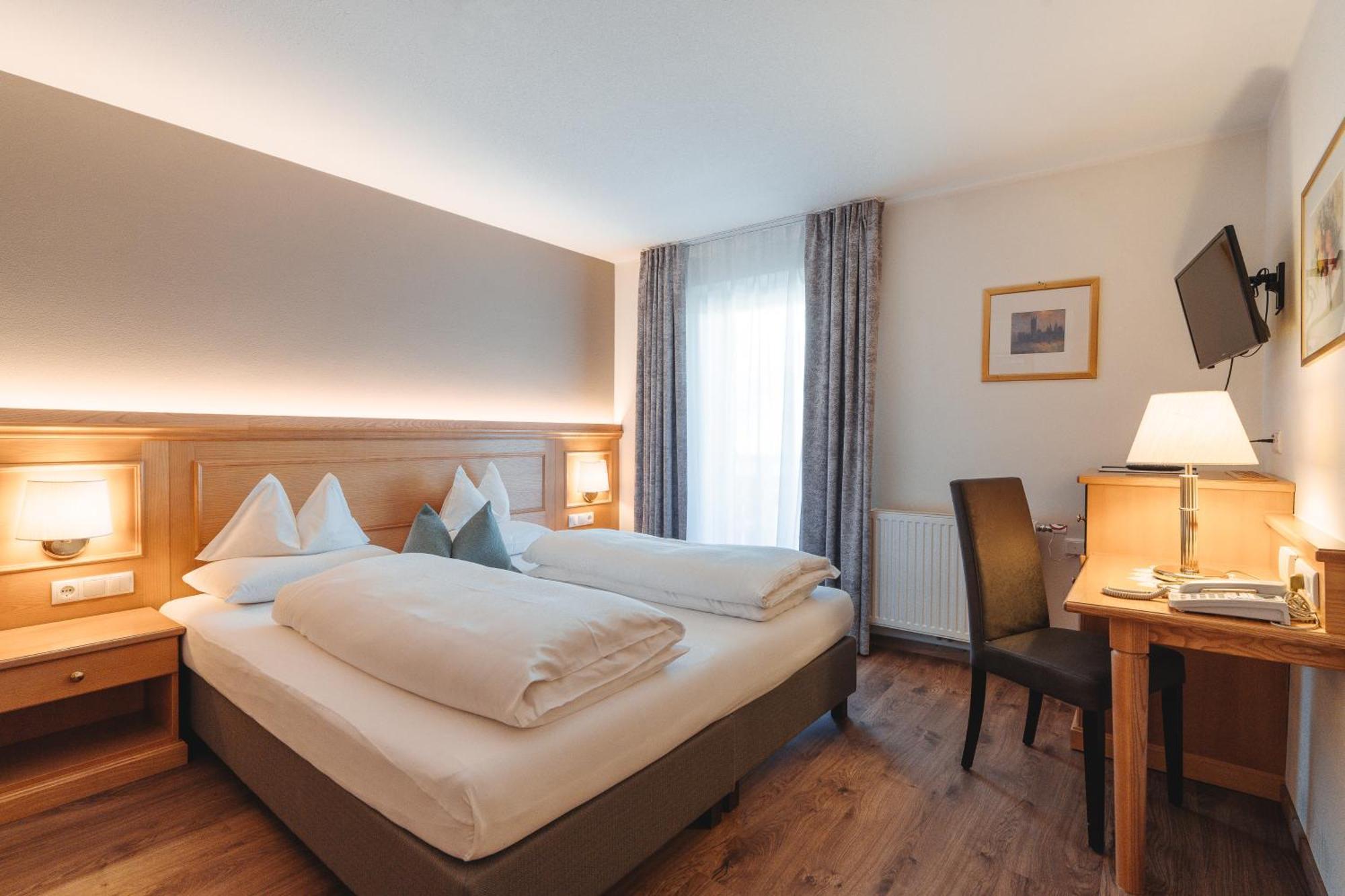 Hotel Reischach Брунико Экстерьер фото