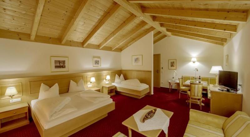 Hotel Reischach Брунико Экстерьер фото